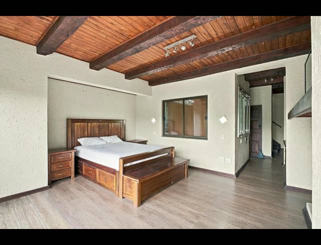 6 BEDROOM HOUSE FOR SALE IN MIDSTREAM ESTATE